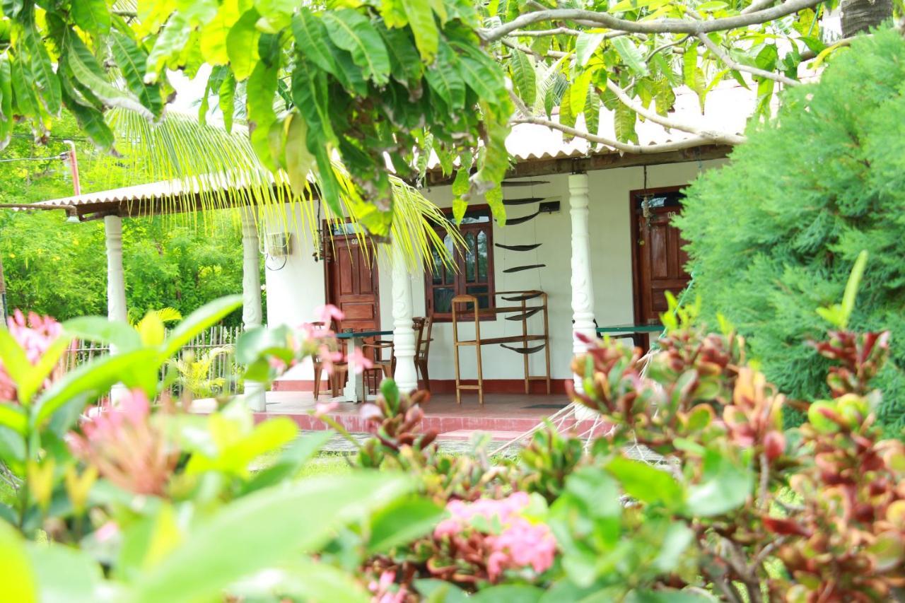 Lobster Inn Trincomalee Kültér fotó